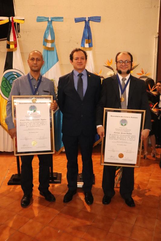 Galardones  en excelencia académica en la ECFM